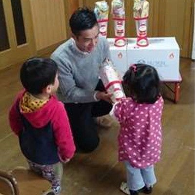 クリスマス ギフトを  各施設へ 届けました